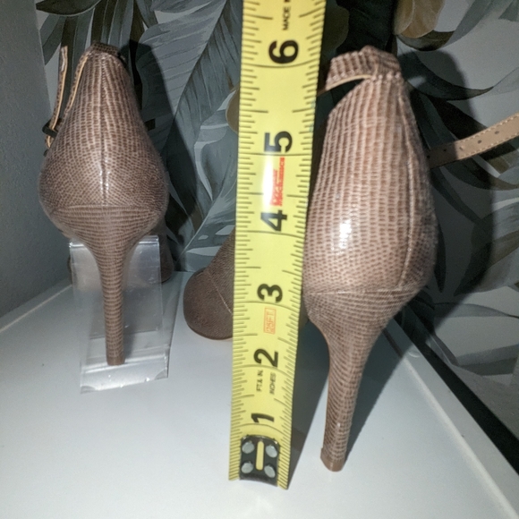 Heels - Picture 4 of 6
